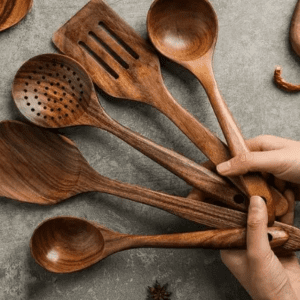 Cucharas de cocina en madera