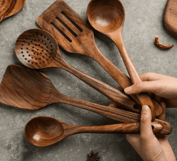 Cucharas de cocina en madera