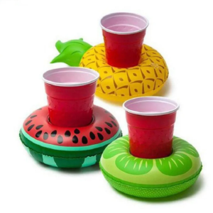 🎈 Portavasos Flotante Inflable Personalizado 🎈 ✅ Disponible en forma redonda y ¡también en diseños divertidos o temáticos! ✅ Ideal para piscinas, playa, spa y eventos promocionales ✅ Livianos, resistentes y fáciles de inflar ✅ Personalízalos con tu logo, colores corporativos o mensajes publicitarios ✅ ¡Una forma creativa de que tu marca flote con impacto!