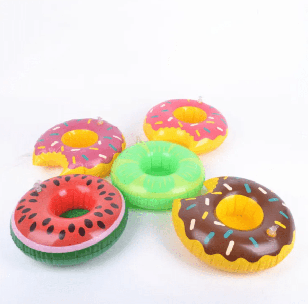 🎈 Portavasos Flotante Inflable Personalizado 🎈 ✅ Disponible en forma redonda y ¡también en diseños divertidos o temáticos! ✅ Ideal para piscinas, playa, spa y eventos promocionales ✅ Livianos, resistentes y fáciles de inflar ✅ Personalízalos con tu logo, colores corporativos o mensajes publicitarios ✅ ¡Una forma creativa de que tu marca flote con impacto!